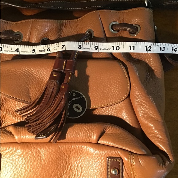 Woman’s Dooney and Bourke shoulder bag R - Picture 3 of 12
